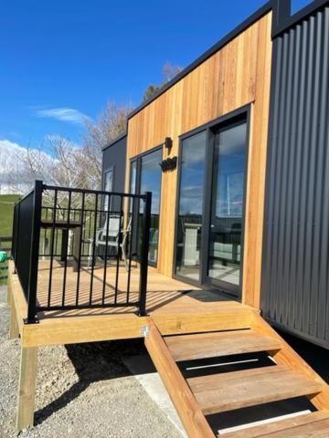 Boutique Tiny House - Te Anau Country Accommodation Ngoại thất bức ảnh