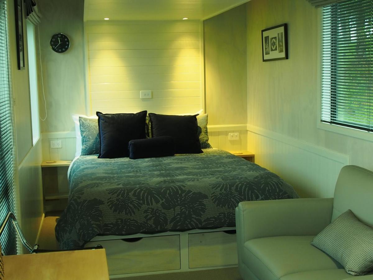 Boutique Tiny House - Te Anau Country Accommodation Ngoại thất bức ảnh