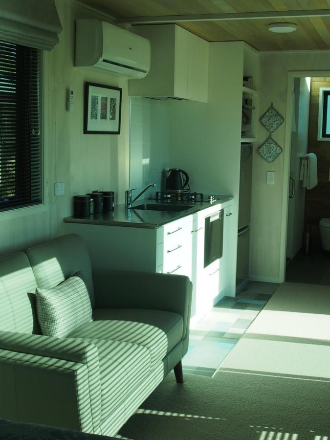 Boutique Tiny House - Te Anau Country Accommodation Ngoại thất bức ảnh